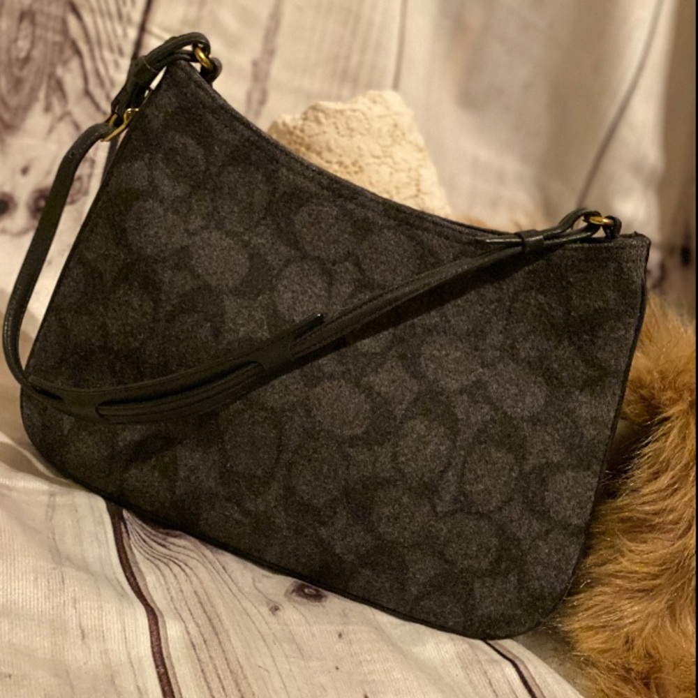 FALL BAG ALERT 🚨COACH LEATHER & WOOL SHOULDER BAG